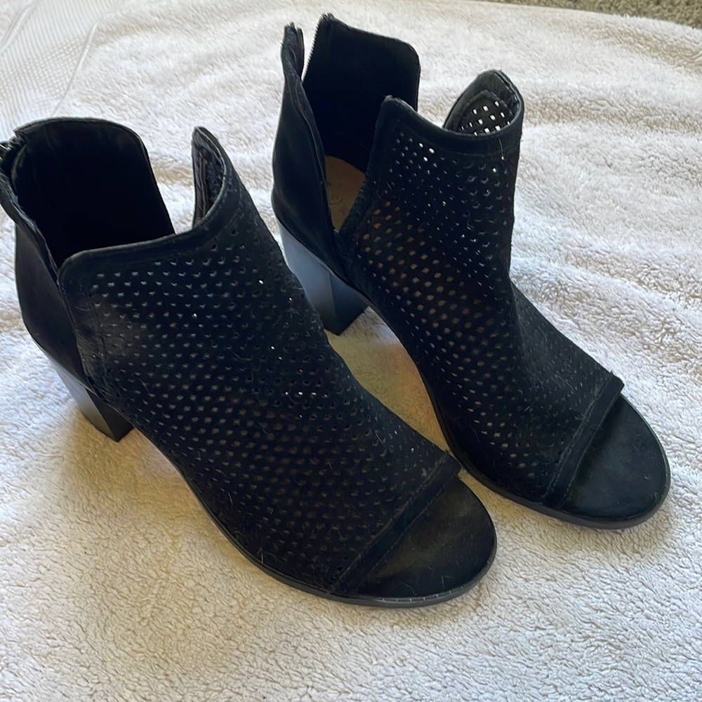 Ladies Black peep toe booties